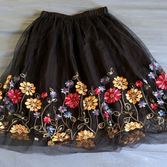 C Est. 1946 Dresses & Skirts - NWOT Black Floral Embroidered Tulle Skirt Sz XL